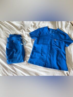 Figs Technical Collection V-Neck Scrub Set in Bright Blue